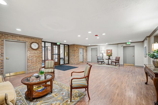 40 S Main Street 4A, Glen Ellyn, IL 60137