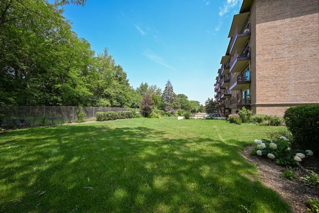 40 S Main Street 4A, Glen Ellyn, IL 60137