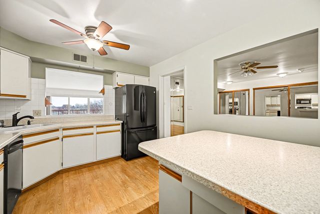 40 S Main Street 4A, Glen Ellyn, IL 60137