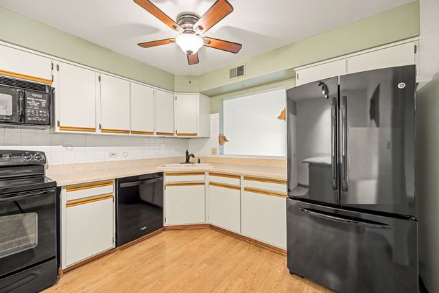 40 S Main Street 4A, Glen Ellyn, IL 60137