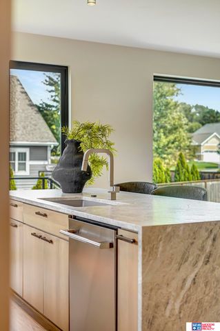 8440 Birkett Place, Lincoln, NE 68526