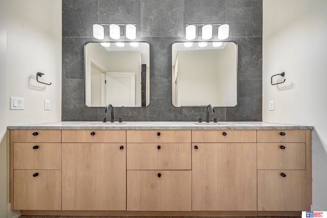 8440 Birkett Place, Lincoln, NE 68526