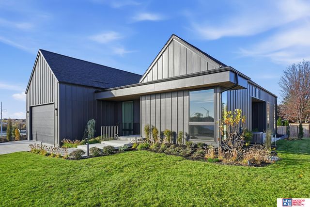 8440 Birkett Place, Lincoln, NE 68526