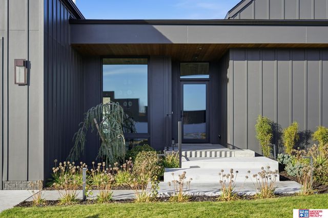 8440 Birkett Place, Lincoln, NE 68526