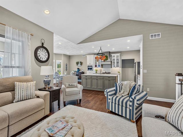 2020 Ravenel, Swansea, IL 62226