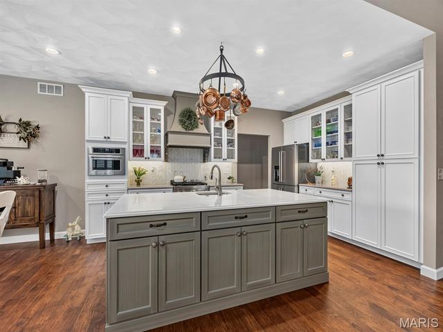 2020 Ravenel, Swansea, IL 62226