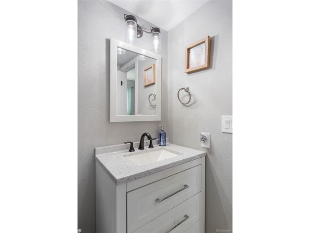 904 S Walden Way 102, Aurora, CO 80017