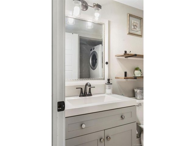 904 S Walden Way 102, Aurora, CO 80017