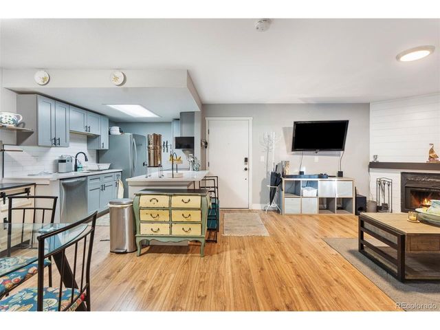 904 S Walden Way 102, Aurora, CO 80017