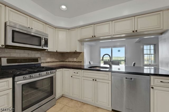 15 Crystal Lane 307, Paterson City, NJ 07501