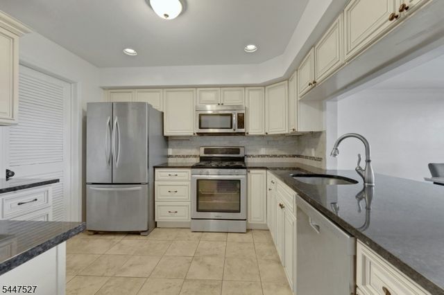 15 Crystal Lane 307, Paterson City, NJ 07501