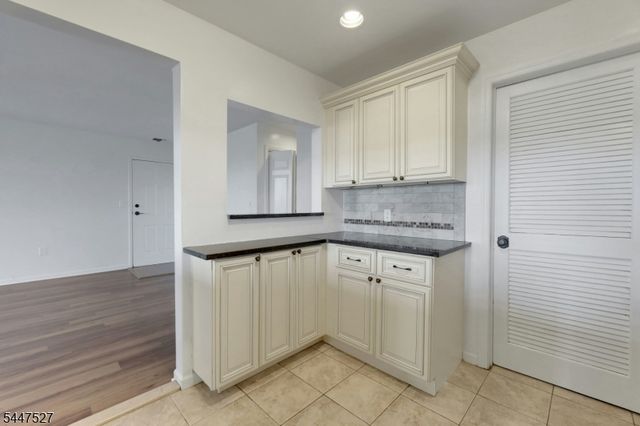 15 Crystal Lane 307, Paterson City, NJ 07501