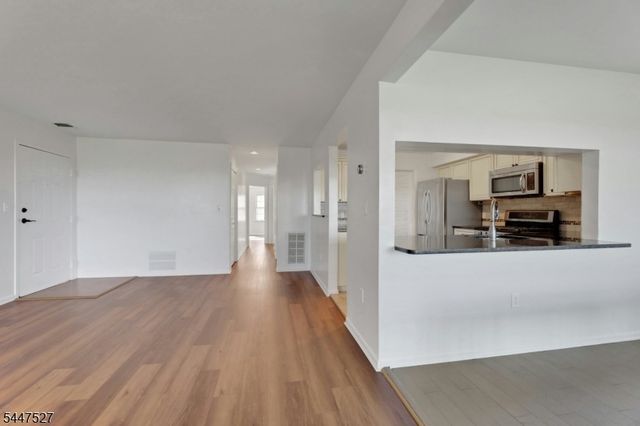 15 Crystal Lane 307, Paterson City, NJ 07501