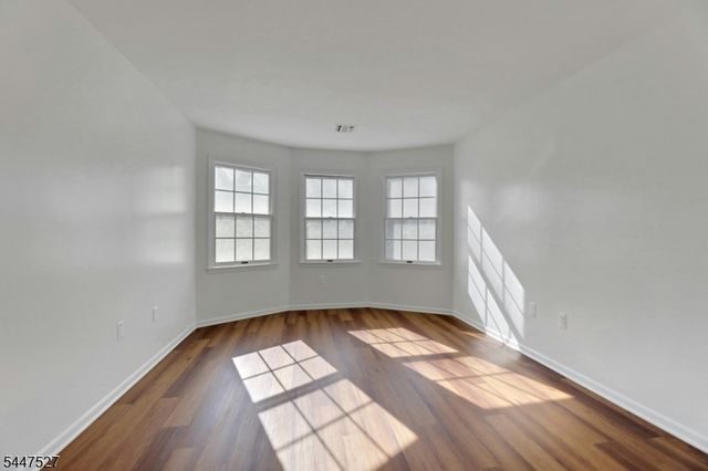 15 Crystal Lane 307, Paterson City, NJ 07501