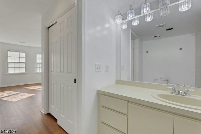 15 Crystal Lane 307, Paterson City, NJ 07501