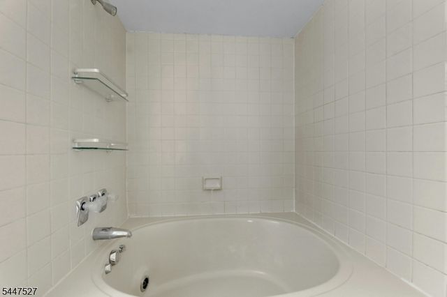 15 Crystal Lane 307, Paterson City, NJ 07501