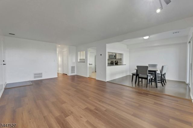 15 Crystal Lane 307, Paterson City, NJ 07501