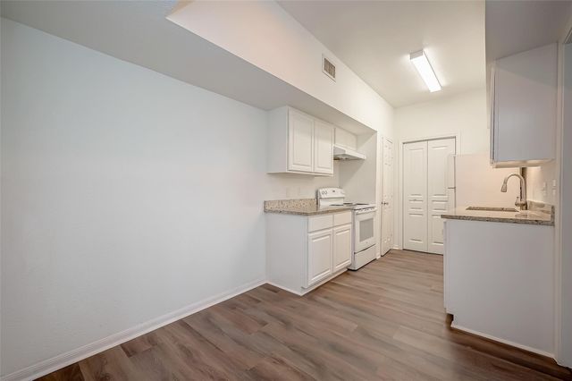 2400 N Braeswood Boulevard 106, Houston, TX 77030