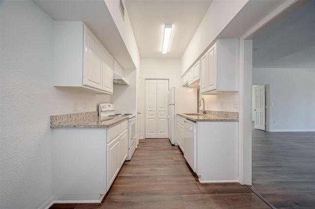 2400 N Braeswood Boulevard 106, Houston, TX 77030