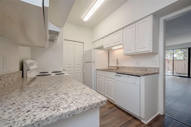 2400 N Braeswood Boulevard 106, Houston, TX 77030
