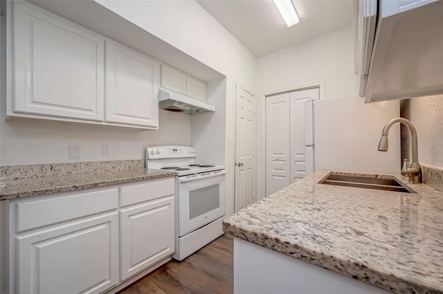 2400 N Braeswood Boulevard 106, Houston, TX 77030