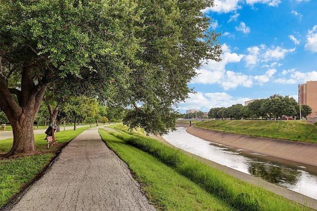 2400 N Braeswood Boulevard 106, Houston, TX 77030