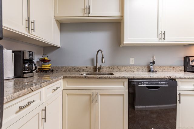 76 Silo Way 76, Bloomfield, CT 06002