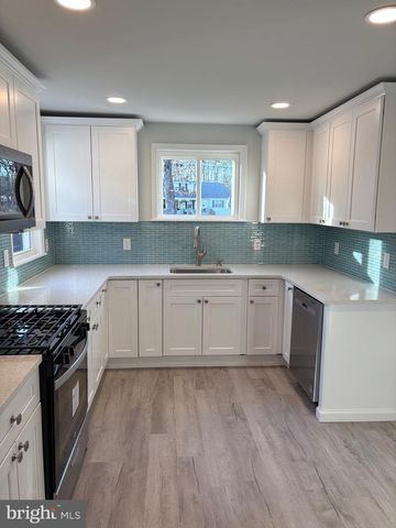 4 W LAKESHORE DR, Browns Mills, NJ 08015