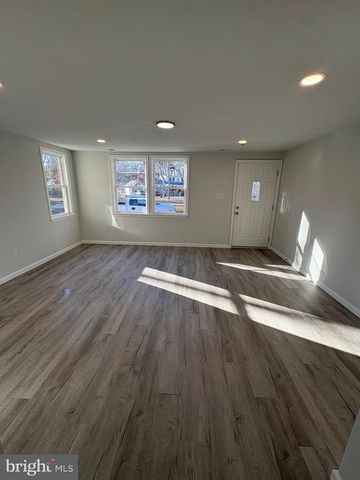 4 W LAKESHORE DR, Browns Mills, NJ 08015