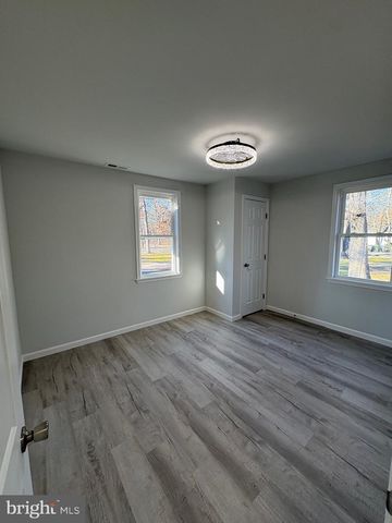 4 W LAKESHORE DR, Browns Mills, NJ 08015