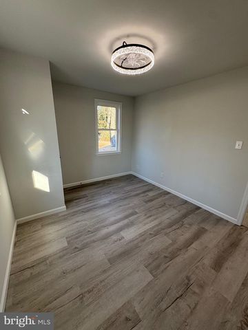 4 W LAKESHORE DR, Browns Mills, NJ 08015