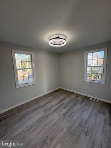 4 W LAKESHORE DR, Browns Mills, NJ 08015