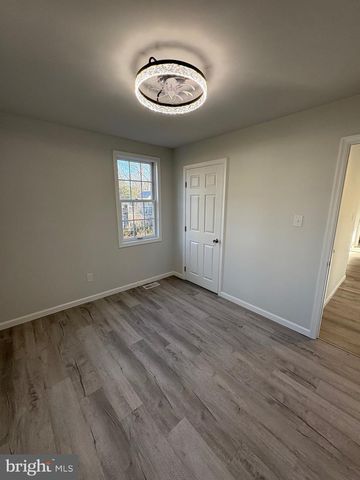 4 W LAKESHORE DR, Browns Mills, NJ 08015