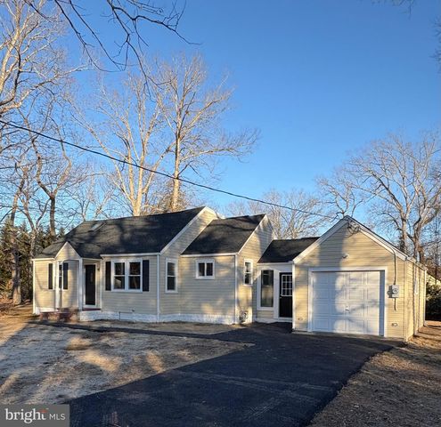 4 W LAKESHORE DR, Browns Mills, NJ 08015