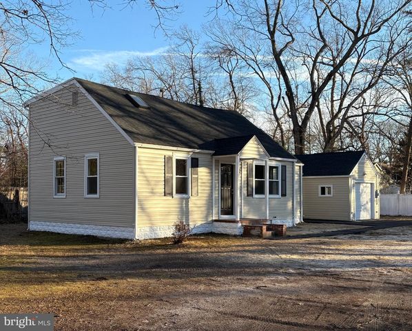 4 W LAKESHORE DR, Browns Mills, NJ 08015