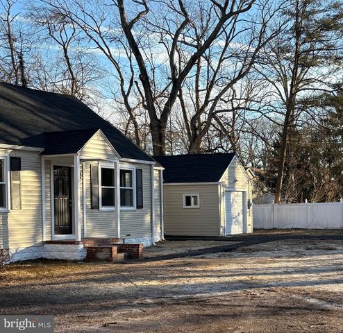 4 W LAKESHORE DR, Browns Mills, NJ 08015