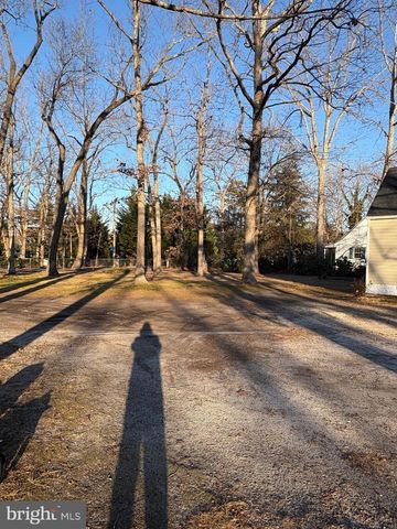 4 W LAKESHORE DR, Browns Mills, NJ 08015