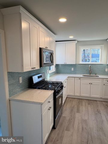 4 W LAKESHORE DR, Browns Mills, NJ 08015