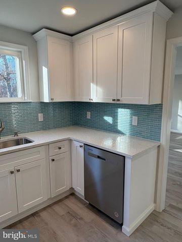 4 W LAKESHORE DR, Browns Mills, NJ 08015