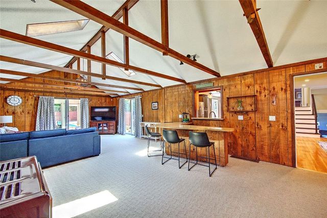 62 Meadowcrest Drive, Cumberland, RI 02864