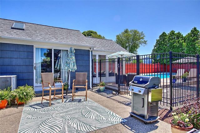 62 Meadowcrest Drive, Cumberland, RI 02864