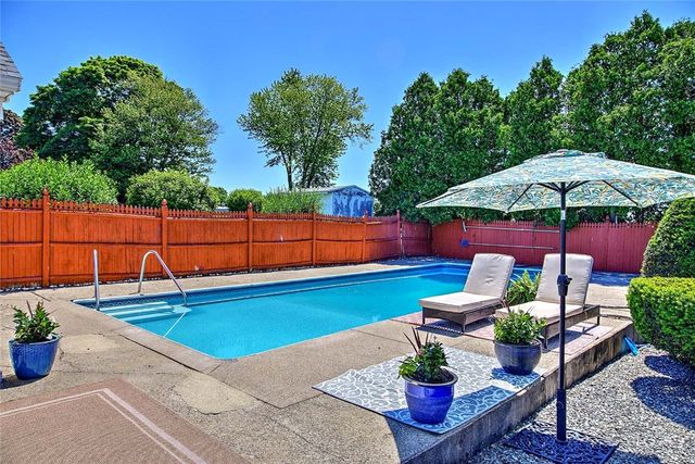 62 Meadowcrest Drive, Cumberland, RI 02864