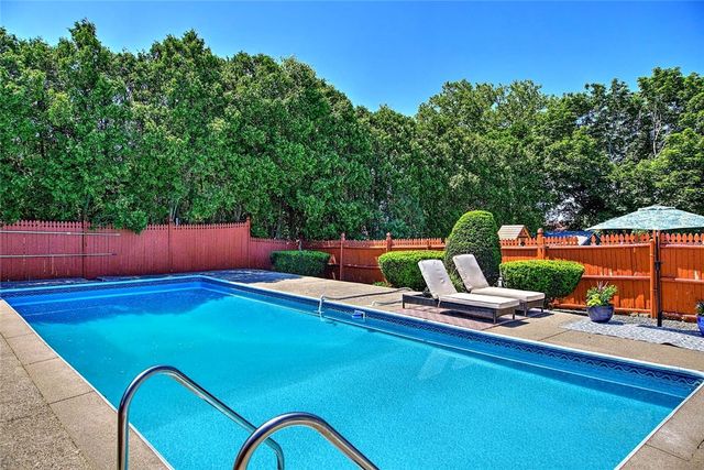 62 Meadowcrest Drive, Cumberland, RI 02864