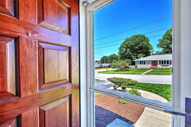 62 Meadowcrest Drive, Cumberland, RI 02864
