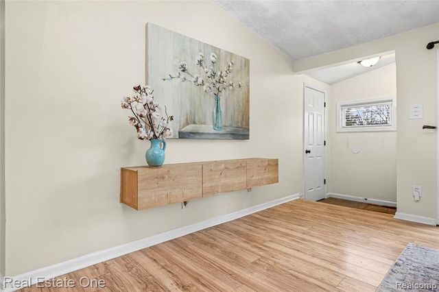 13340 Woodvale Street, Oak Park, MI 48237