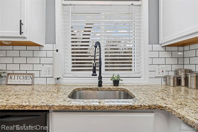 13340 Woodvale Street, Oak Park, MI 48237