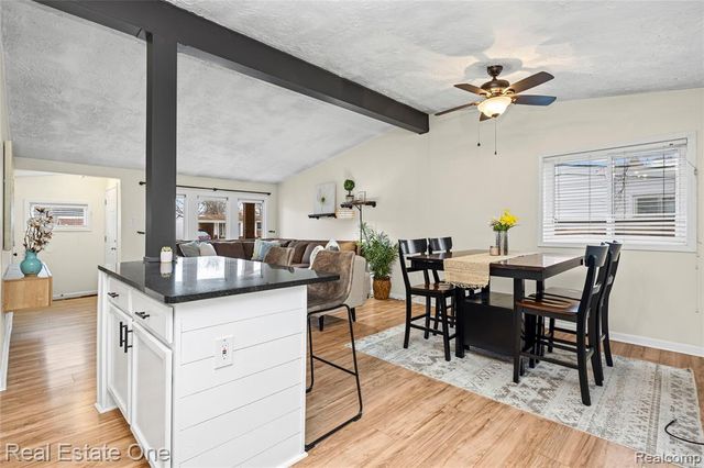 13340 Woodvale Street, Oak Park, MI 48237