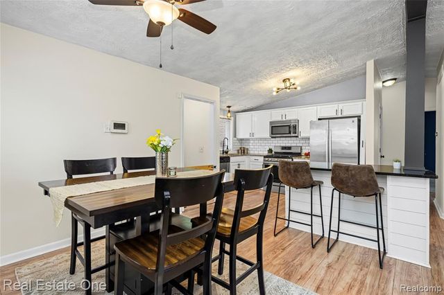 13340 Woodvale Street, Oak Park, MI 48237