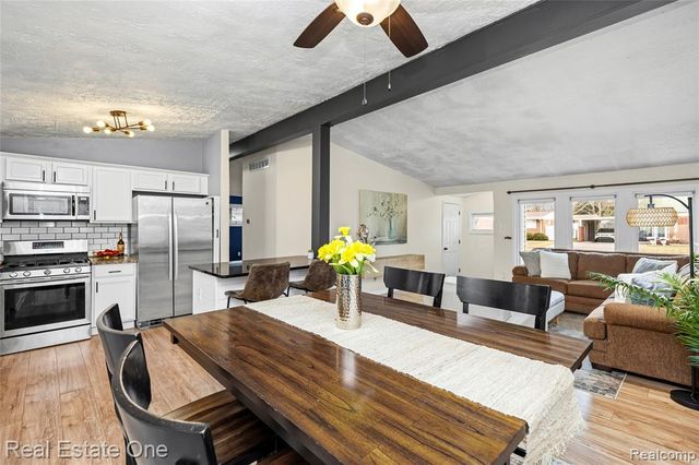 13340 Woodvale Street, Oak Park, MI 48237