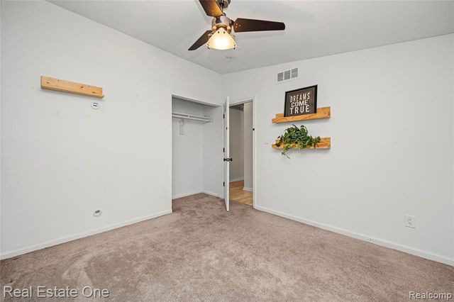 13340 Woodvale Street, Oak Park, MI 48237